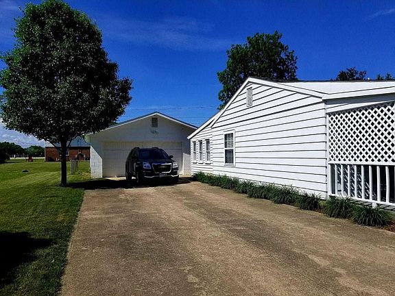 3rd image of 410 Sunnyview Dr