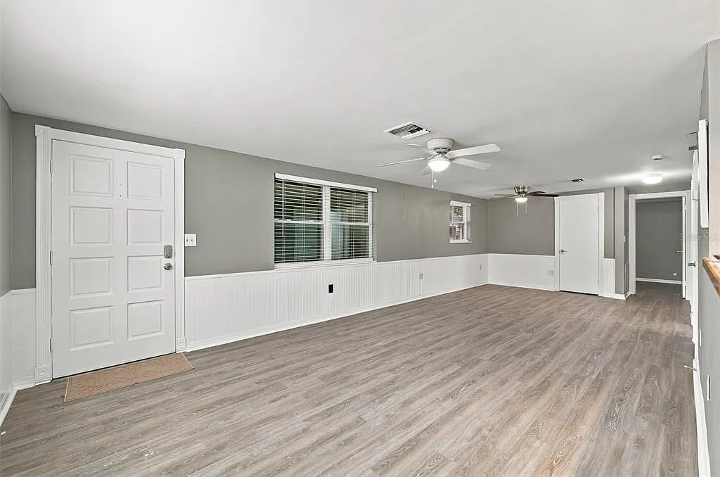 2 bed, 1.5 bath, 1072 sqft, $2,300 — Photo 3