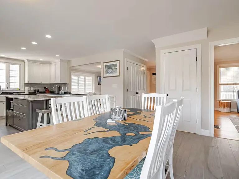 83 Hatherly Rd — Photo 2