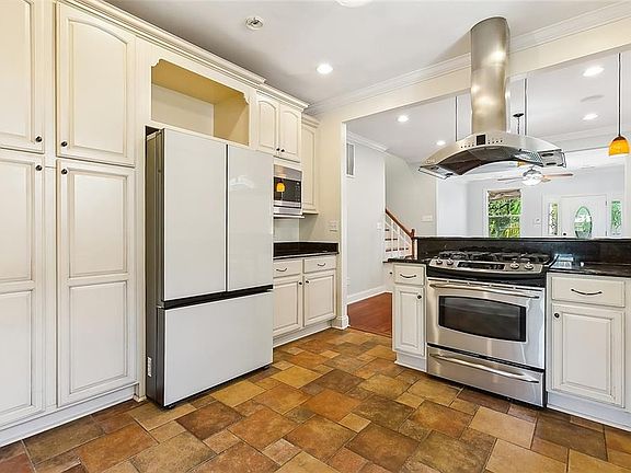 5th image of 5673 Woodlawn Pl