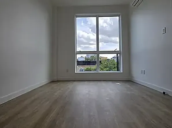 313 Linden Street image 5 of 9