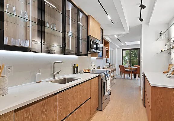 5th image of 430 Kosciuszko St #2