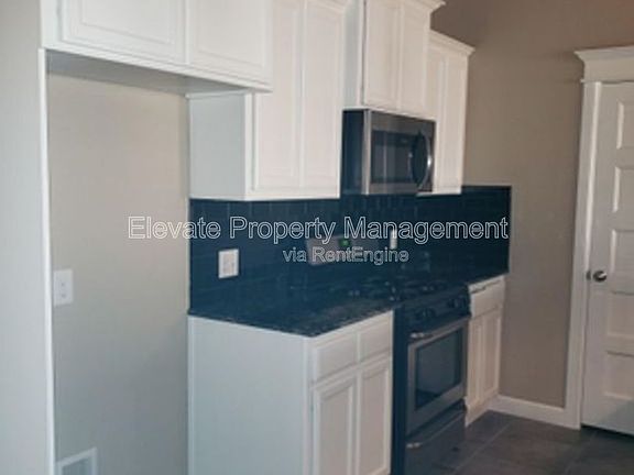 2nd image of 2214 Kintyre Rd