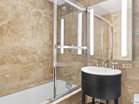 4th image of 42 W 58th St #1206