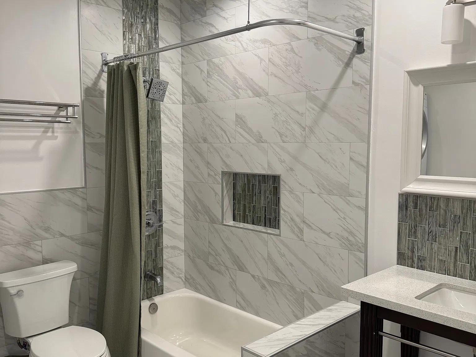 2 bed, 850 sqft, $3,850 — Photo 2