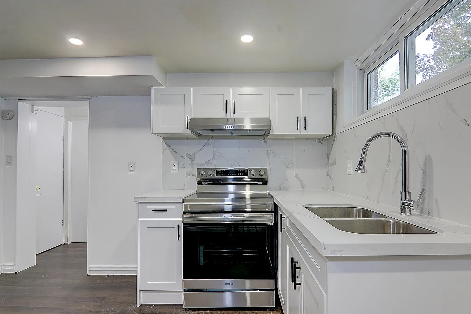 54 Monkswood Cres photo 1