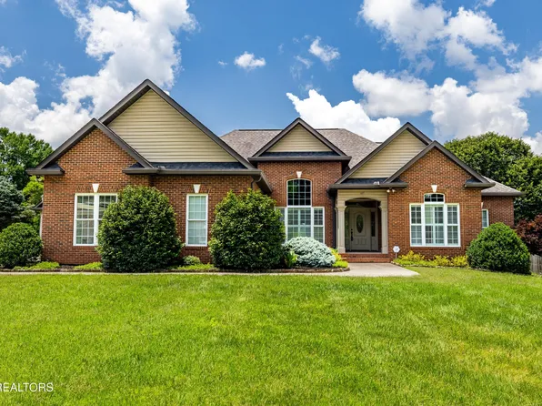 227 Pinecrest Cir, Maryville, TN 37803