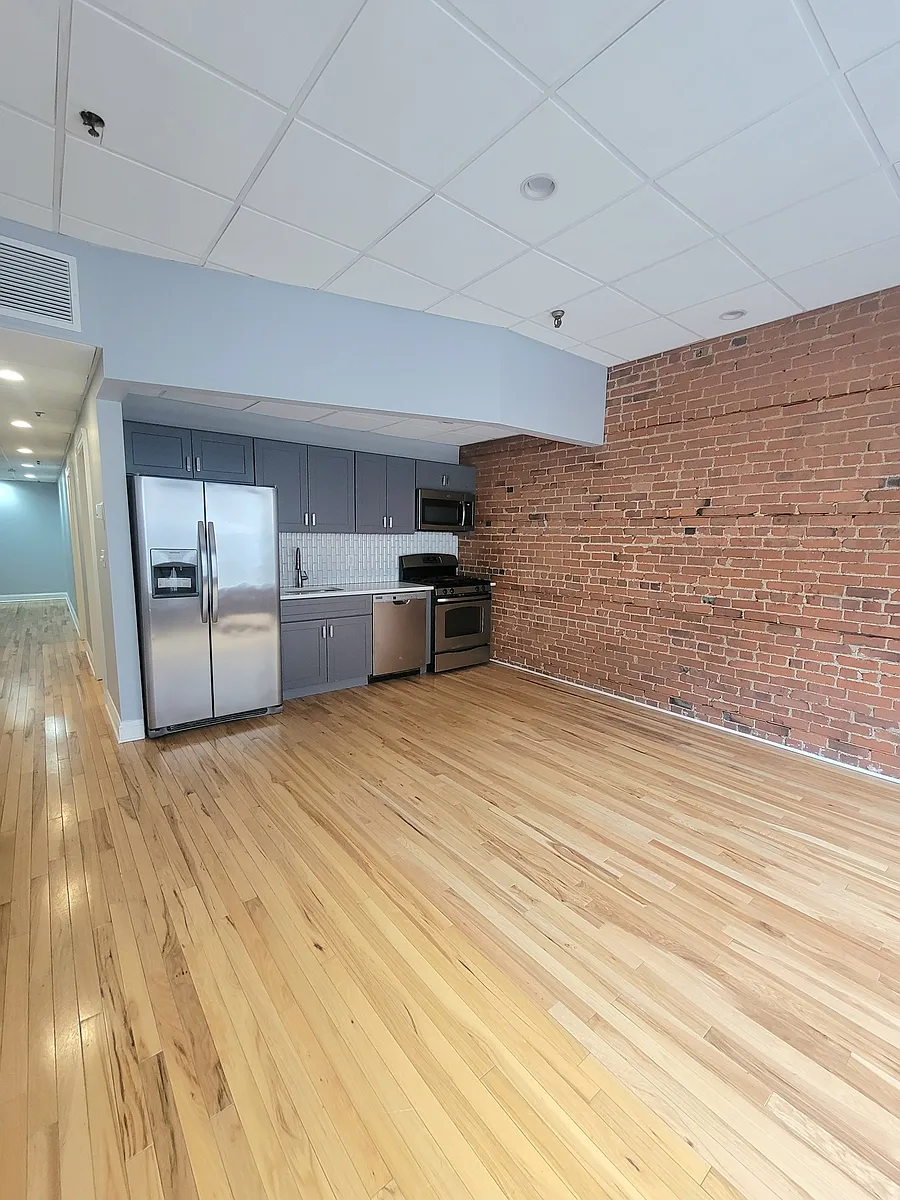 Building Photo - 51 Bank St #2A
