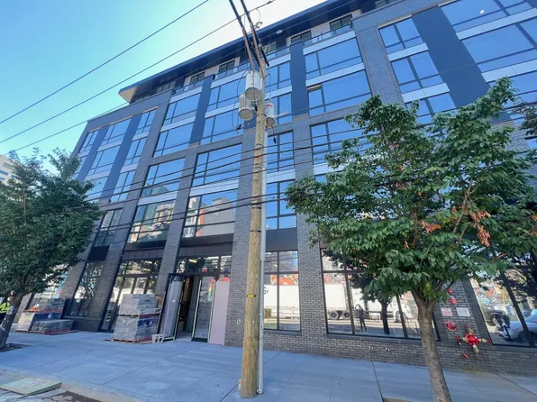 139 Christopher Columbus Drive image 13 of 16