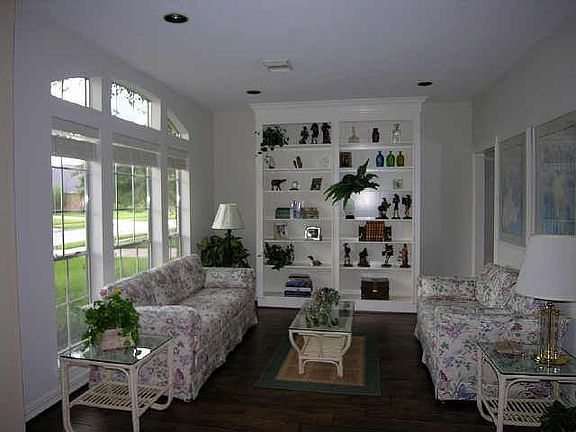 Awesome Flex Room! Study/Library/Formal Living