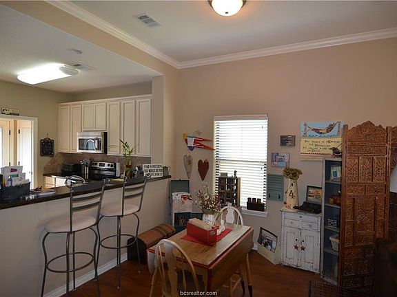 4th image of 3808 Silverthorne Ln