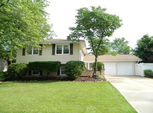 1420 Mayfield Ln, Hoffman Estates, IL 60169