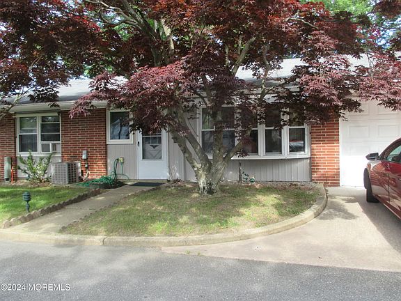 2nd image of 618B Huntington Drive