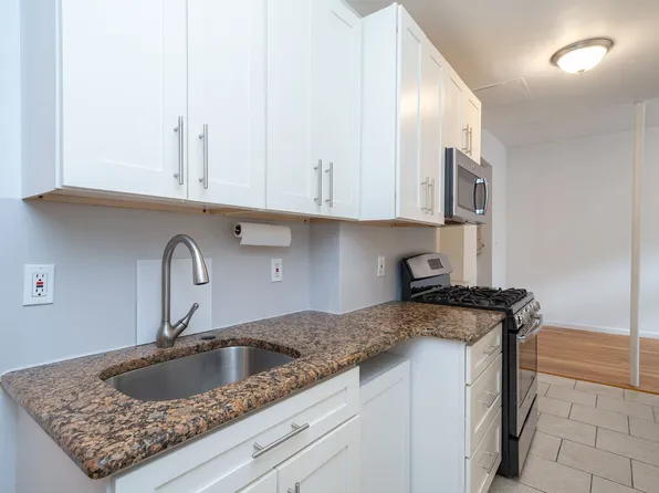 327 Edgecombe Avenue image 1 of 7