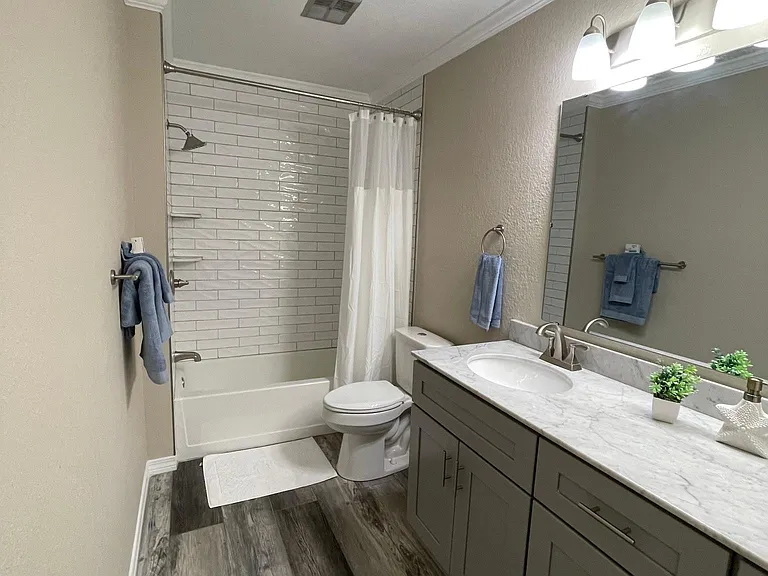 3305 Bayou Blvd — Photo 22