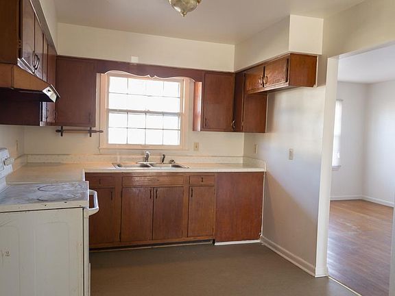 3rd image of 536-538 Anniston Dr