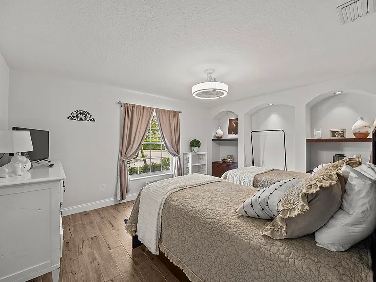 1782 Clydesdale Ave #HOUSE — Photo 16