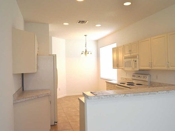 5th image of 10025 SW Cardigan Cir