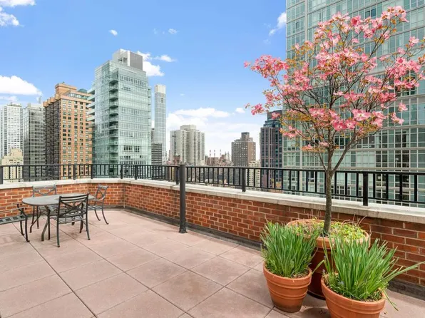 251 East 51st Street image 20 of 23