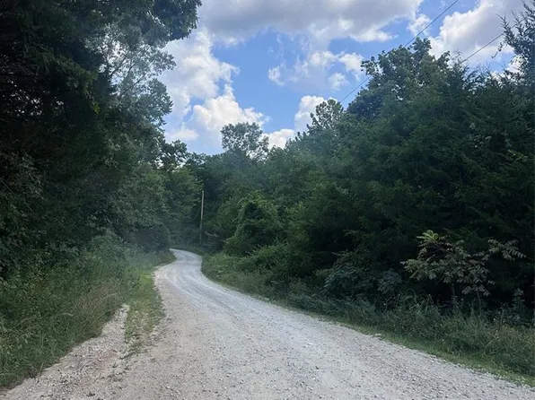 515 Lake Cove Trl, De Soto, MO 63020