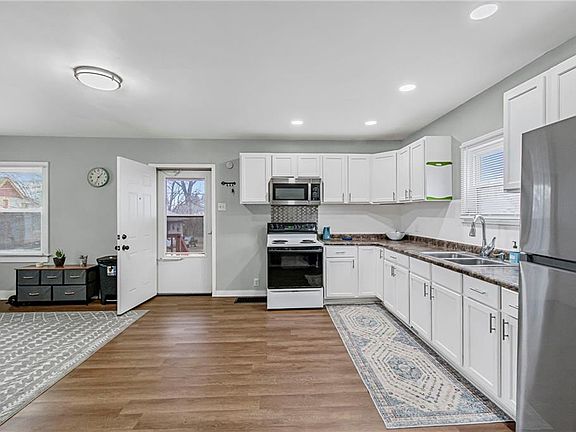 5th image of 209 S Folger St