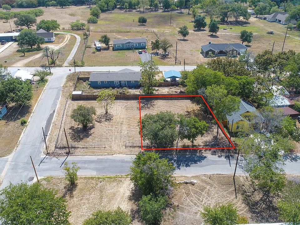 1st image of 220 Daisy Ave