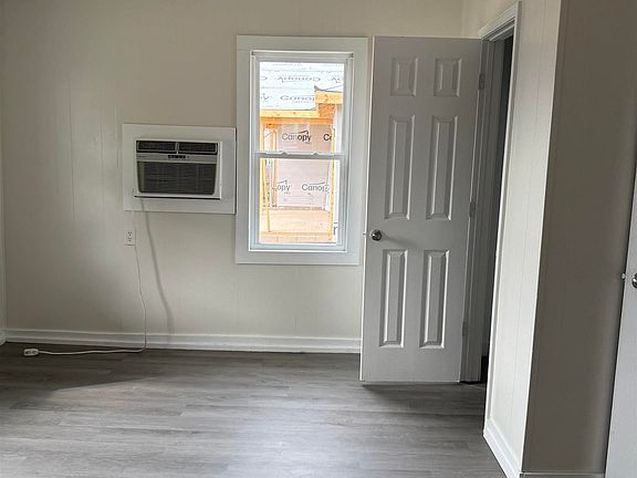 3rd image of 601 W Thompson St