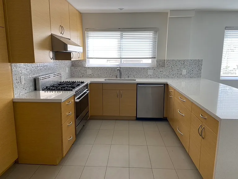 10655 Wilshire Blvd — Photo 7