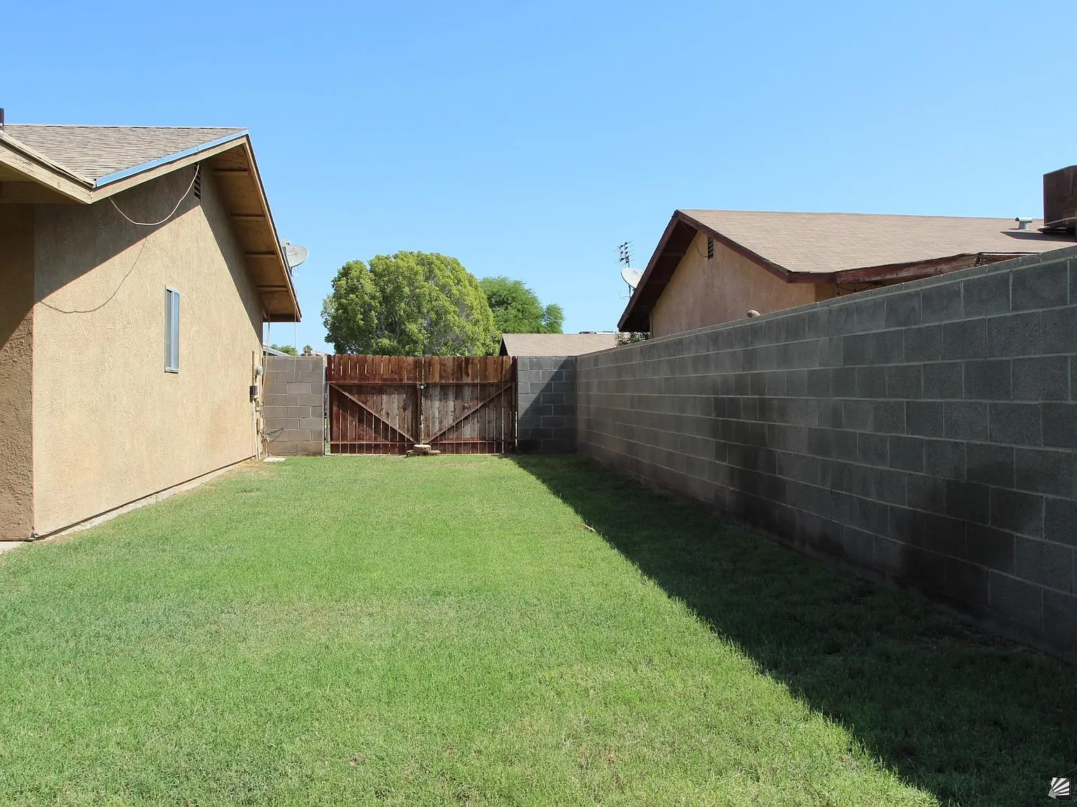 4 bed, 2.0 bath, 1361 sqft, $1,850 — Photo 2
