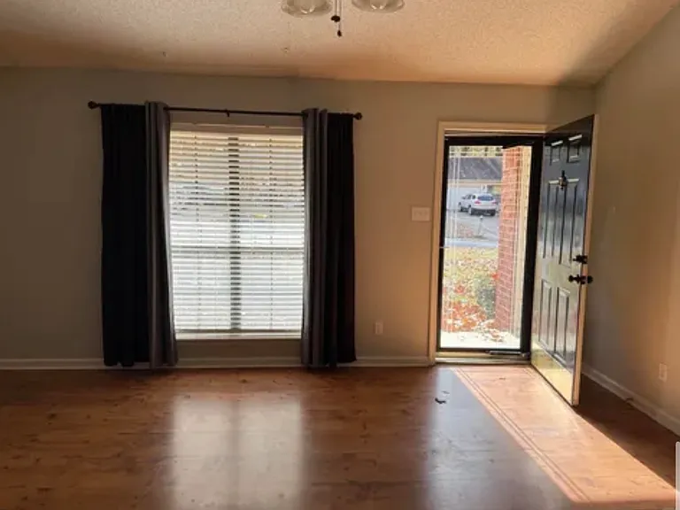 20 Shaded Oaks Dr — Photo 3