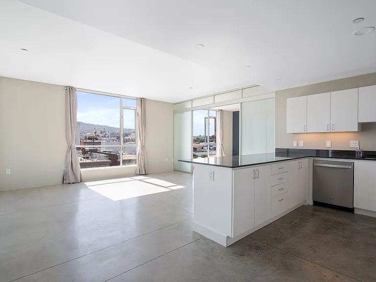 285 W 6th St #518 — Photo 10