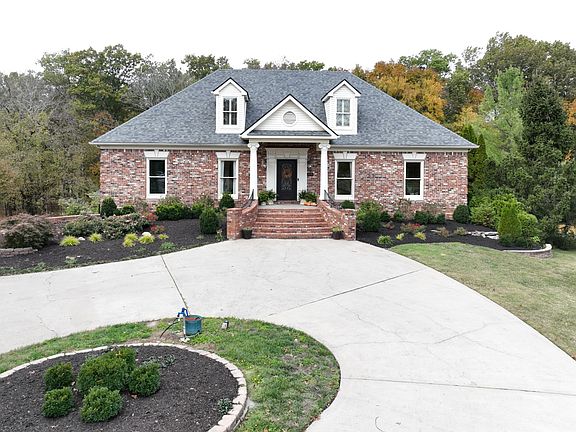 2nd image of 2240 Shannon Dr
