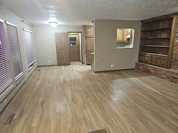 4th image of 3828 Belhaven Cir
