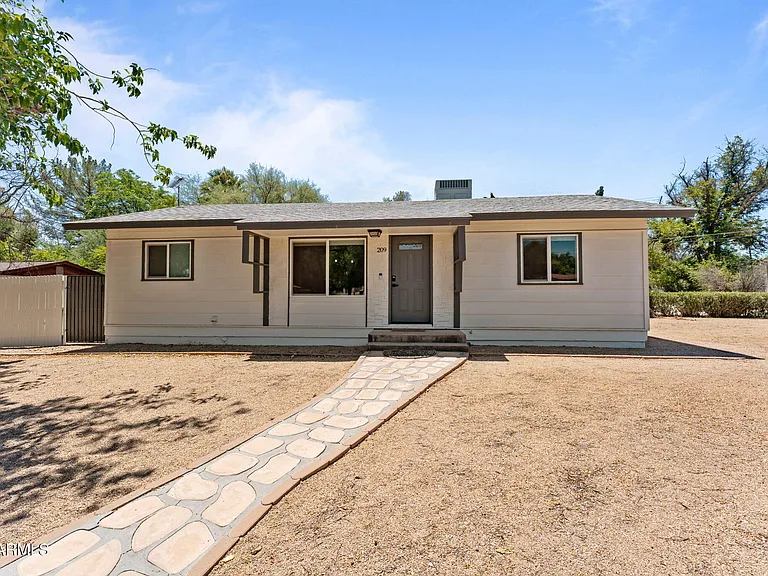 209 Sylvan Rd — Photo 1