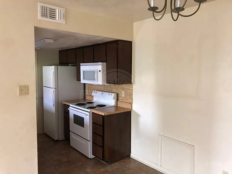 4502 Chase Cir — Photo 9