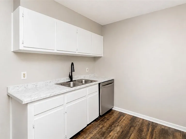 732 W Alice Ave #D — Photo 4