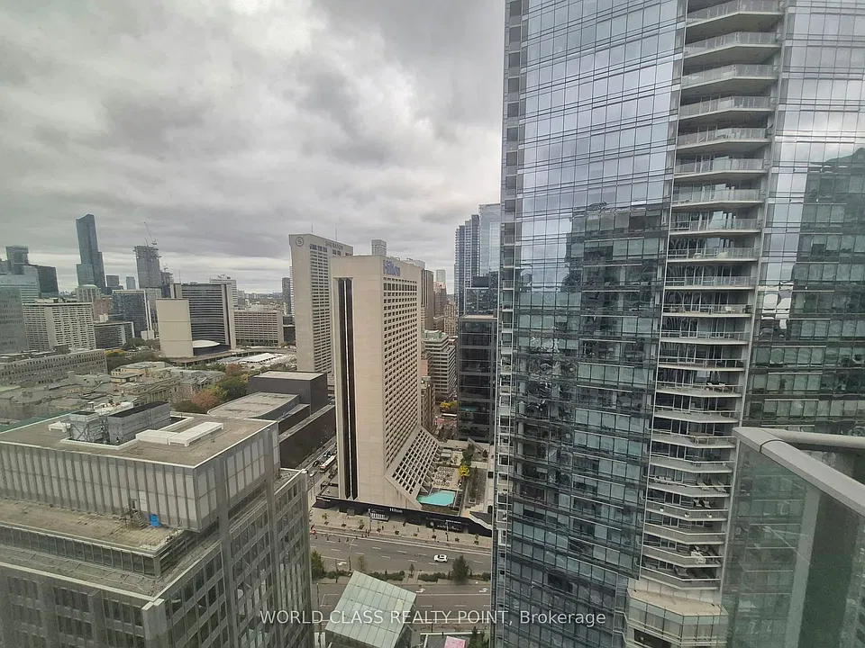 126 Simcoe St #3007