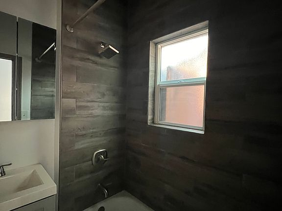 3rd image of 1137 30th St #1137