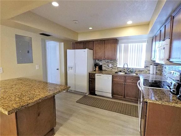 5th image of 3820 NE 12th Ter