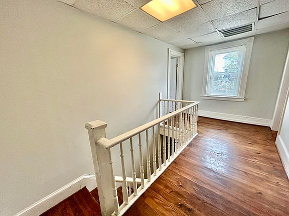 5th image of 642 Elm Ave SE