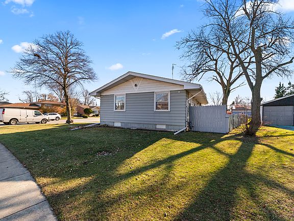 3rd image of 16426 Shirley Ct