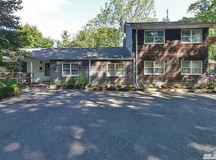 55 Bellhaven Rd, Brookhaven, NY 11719