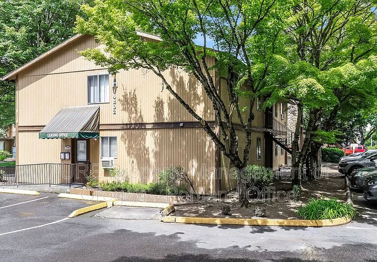 Parkway Garden — Photo 115
