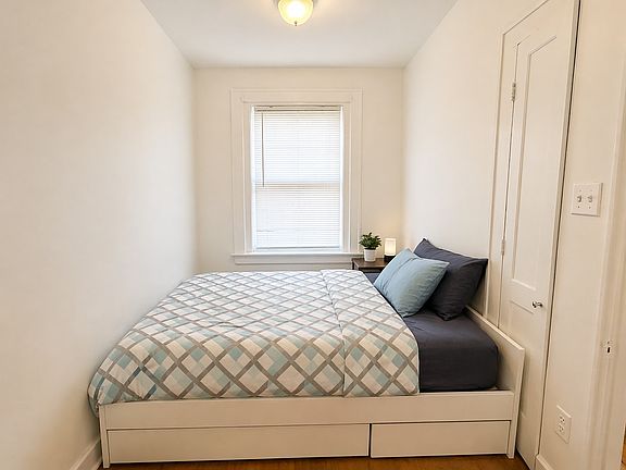 4th image of 809 E Kingsley St APT 17