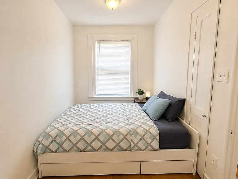 Varsity Management - 809 E. Kingsley — Photo 11