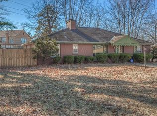 3116 W Barker Cir, Kansas City, KS 66104