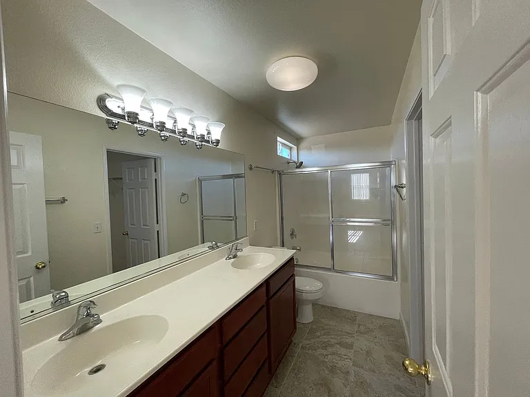 21256 Vidal Ct — Photo 5