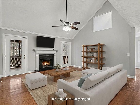 5th image of 1405 Oakridge Cir