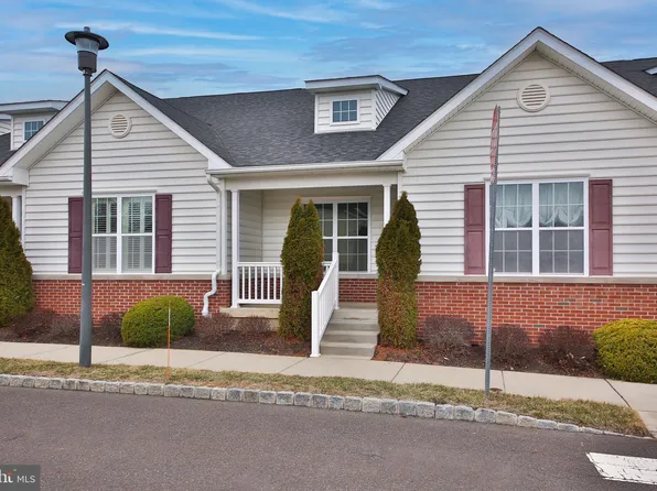 15070 Dahlia Dr, Philadelphia, PA 19116