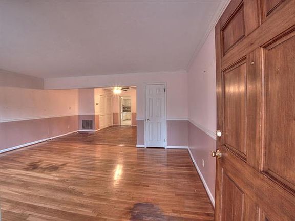 3rd image of 1829 Buford St